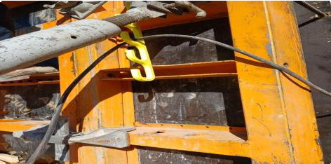 Hanger Obra Gruesa sobre moldaje metálico